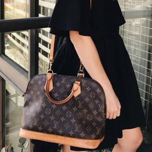 💎✨STUNNING✨💎 LOUIS VUITTON Monogram Alma Hand Bag